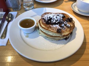 Pancakes/Tortitas con chocolate y mantequilla de arce caliente